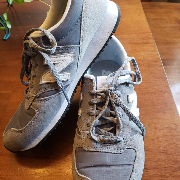 Women's New Balance shoes - Picture 1 of 5